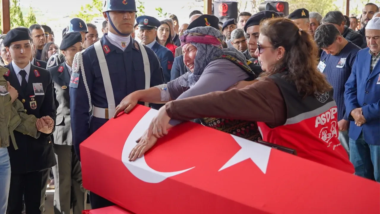 Şehit Astsubay memleketinde dualarla toprağa verildi!