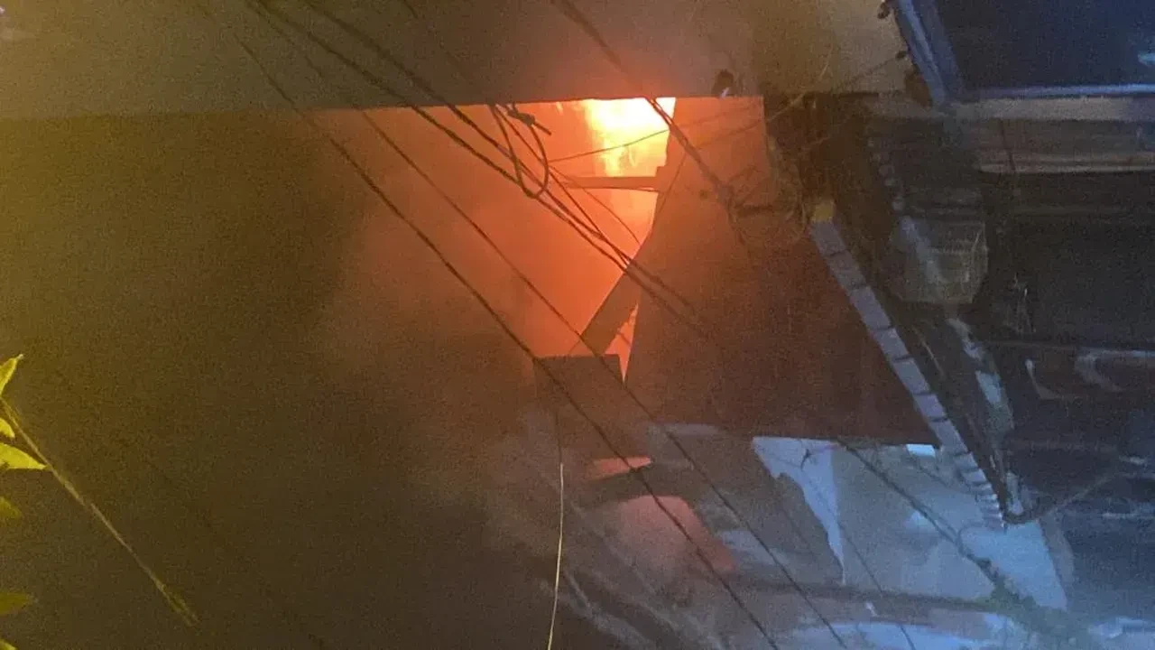 Şişli’de çatı yangını paniğe neden oldu