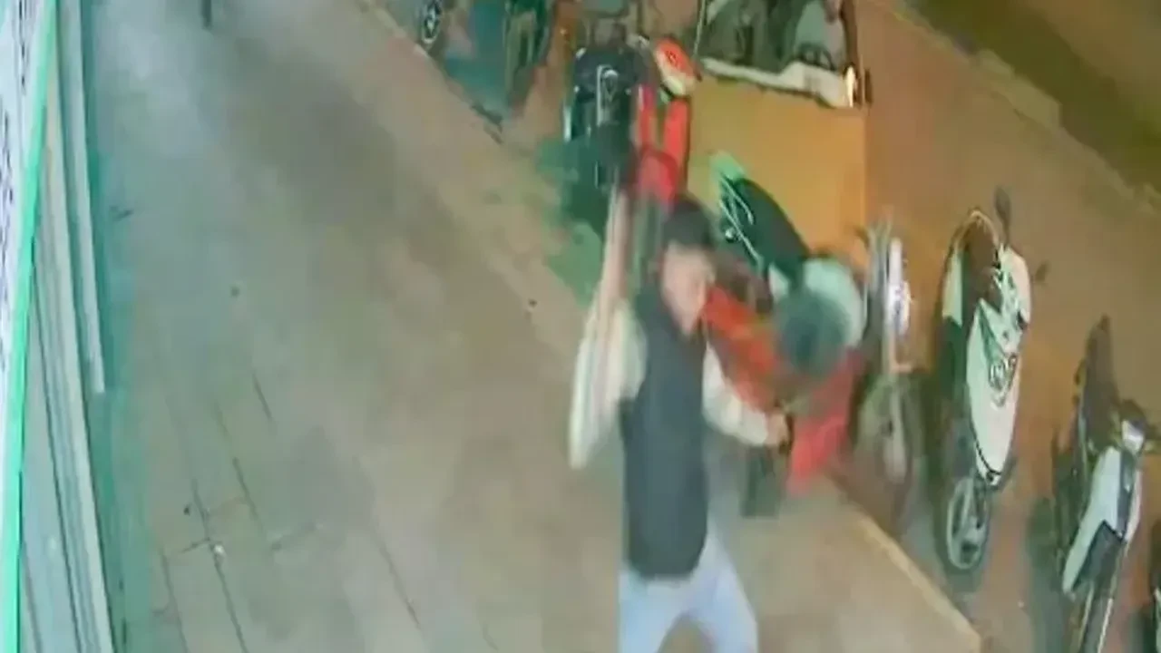 Alaşehir’de drift kazası yapan sürücü aracı bırakıp kaçtı