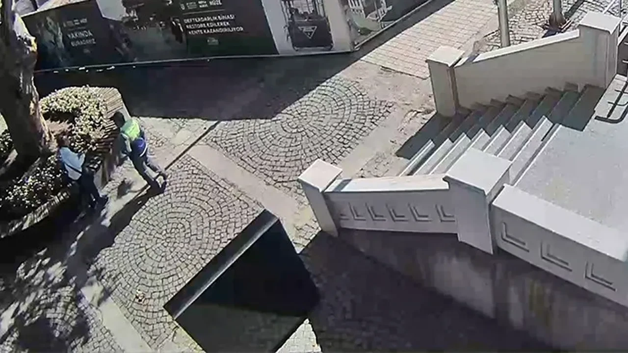 Altın dolu çanta bulan temizlik görevlisi bakın ne yaptı! Ödül olarak öyle bir şey verdiler ki