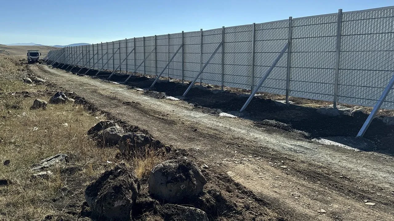 Ardahan kışa hazır: Yollar kar bariyerleriyle korunacak