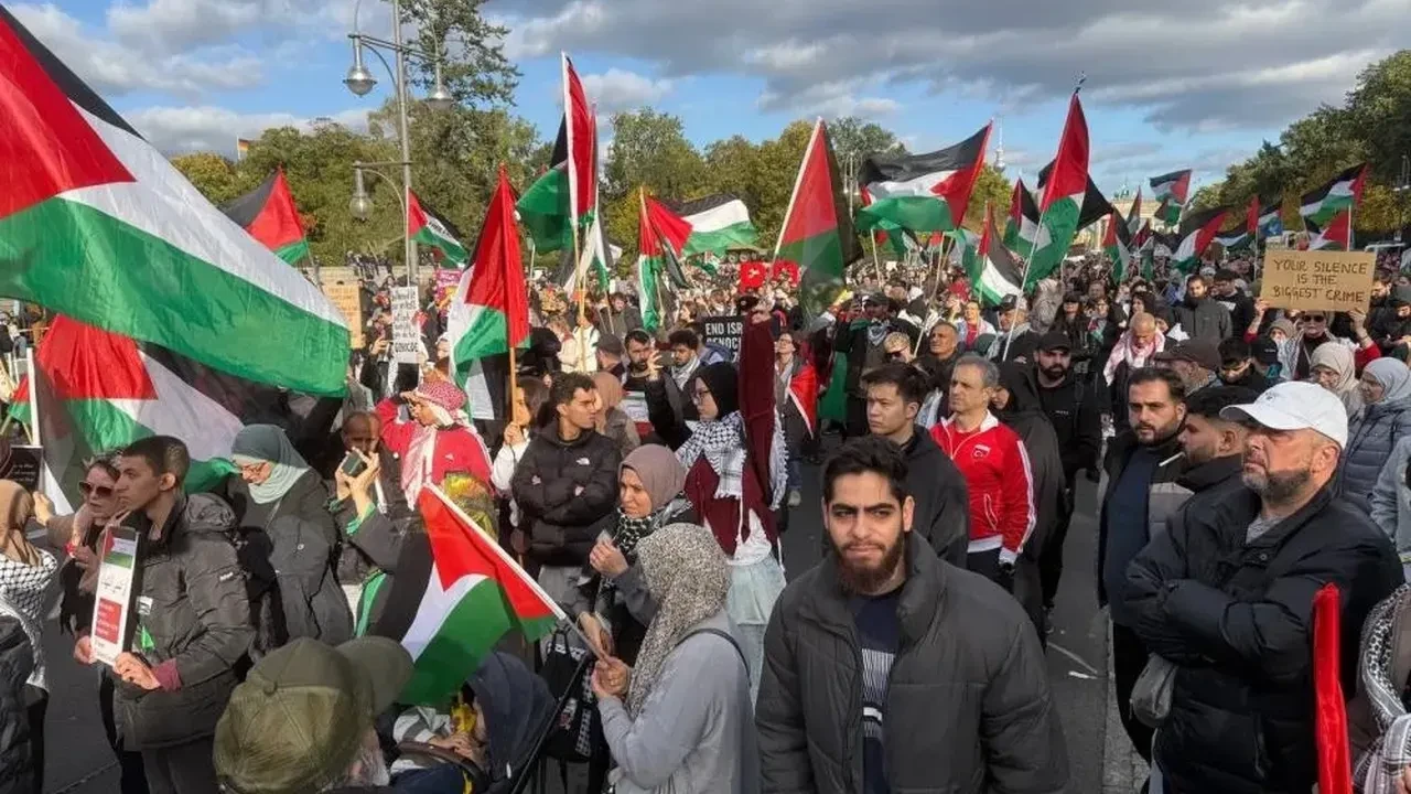 Berlin’de 16 bin kişi  Filistin’e destek gösterisinde buluştu