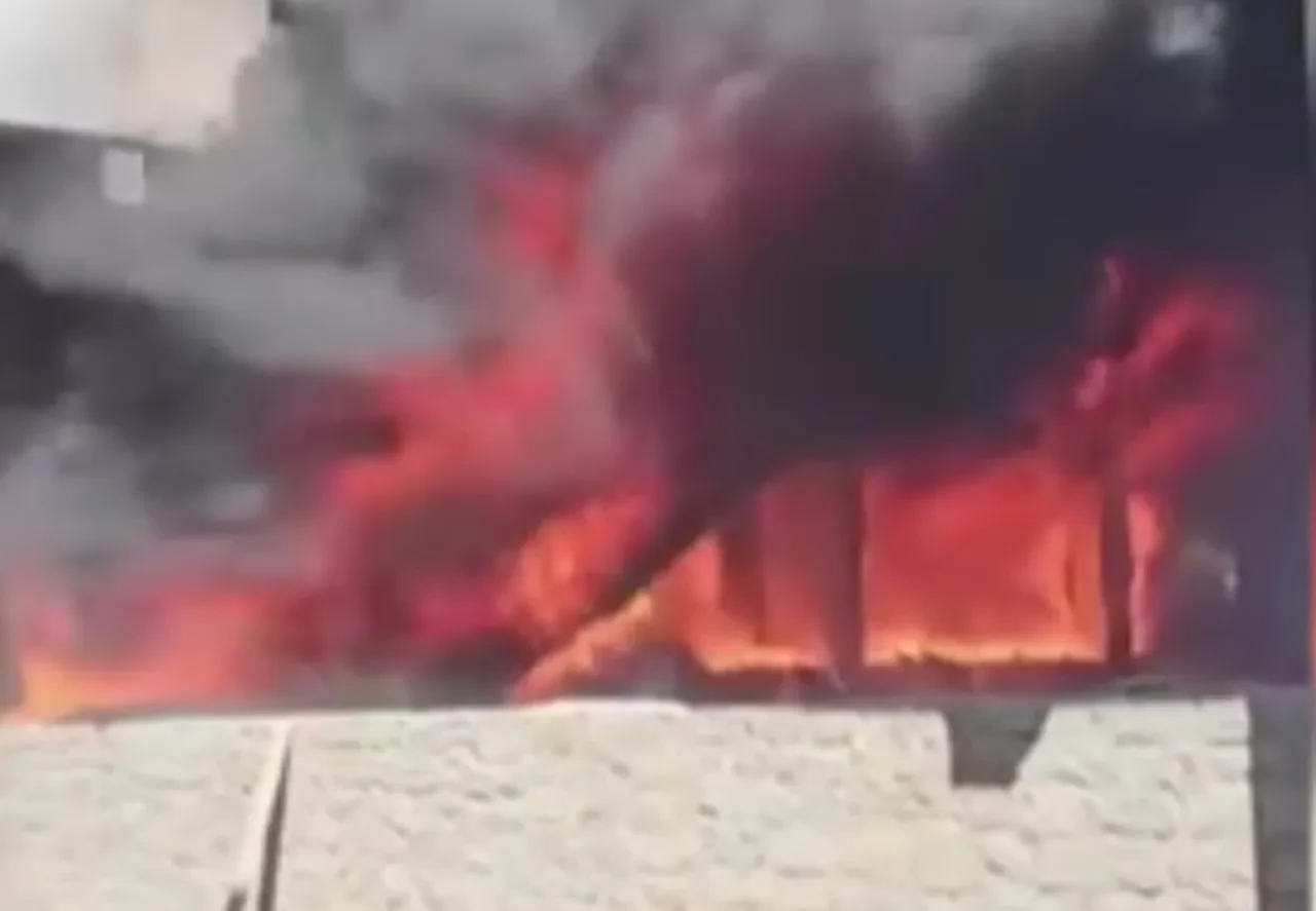 Diyarbakır'da korkutan yangın! İnşaat alevler içinde kaldı