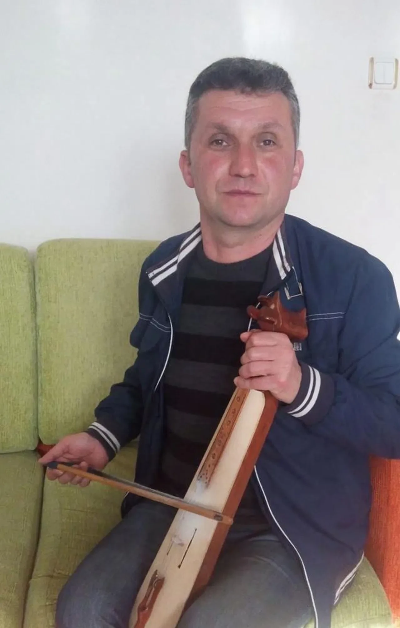 Giresunlu sanatçı şarkısını söylerken yere yığıldı! Dehşete düşüren anlar düğün kamerasına yansıdı