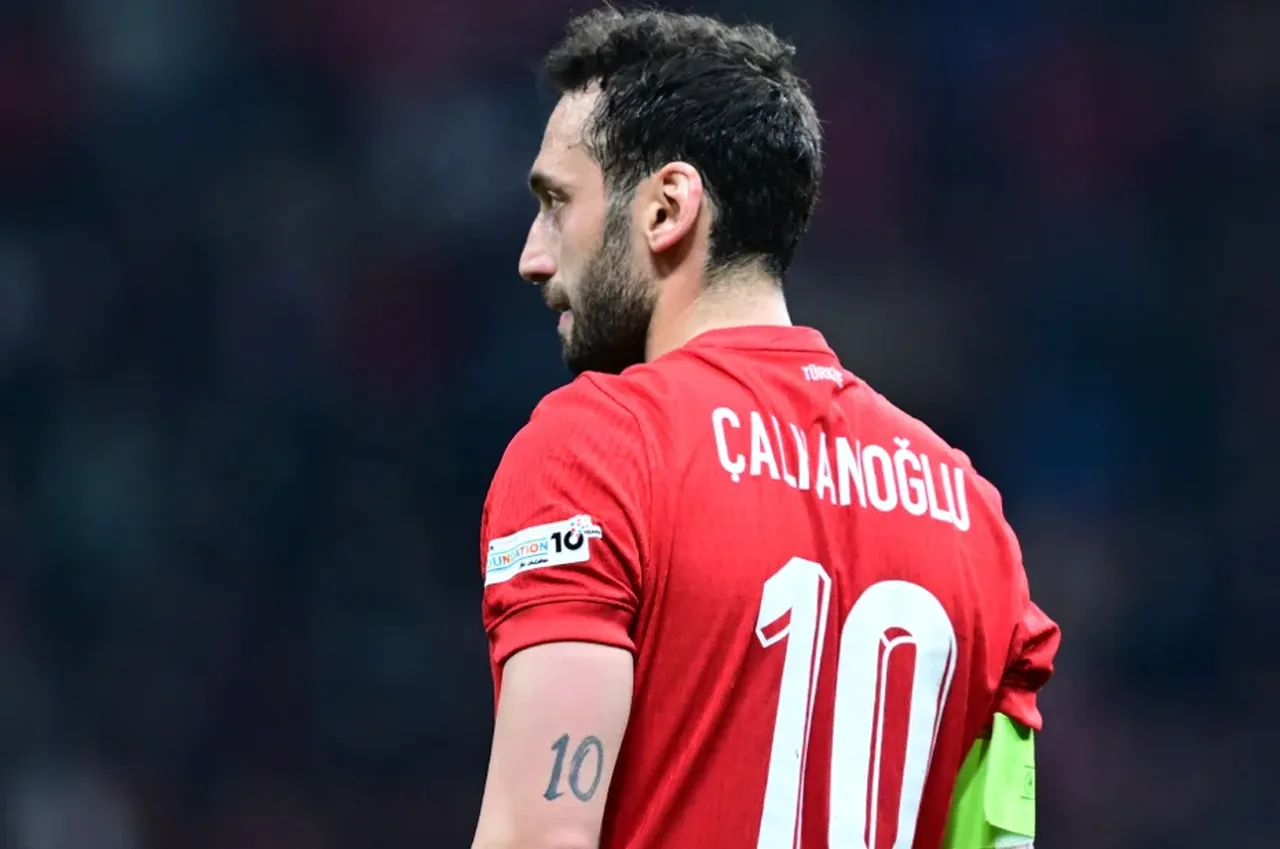 Hakan Çalhanoğlu milli formayla kaç maça çıktı? En çok ay yıldızlı forma giyen oyuncular