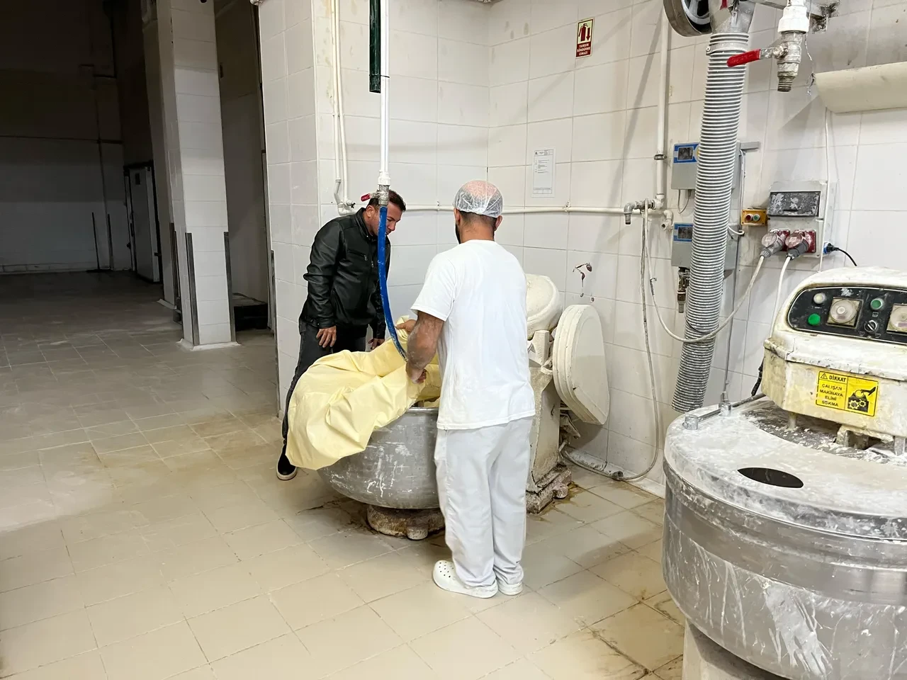 Halk ekmek fabrikasında mide bulandıran görüntüler! Sosyal medyada ortaya atılan iddia gerçek çıktı