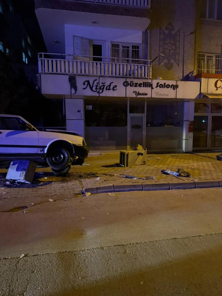 Niğde’de trafoya çarpan sürücü yara almadan kurtuldu