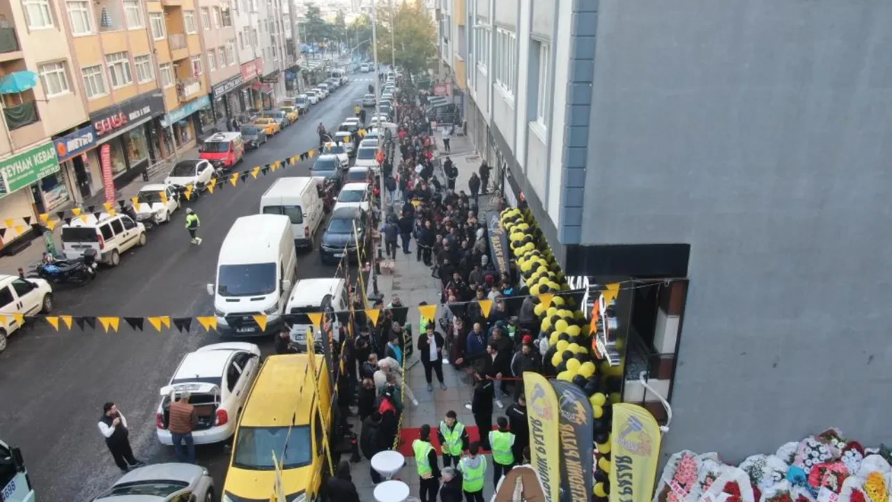 İndirimi duyanlar akın etti! Şehir dışından gelen bile var