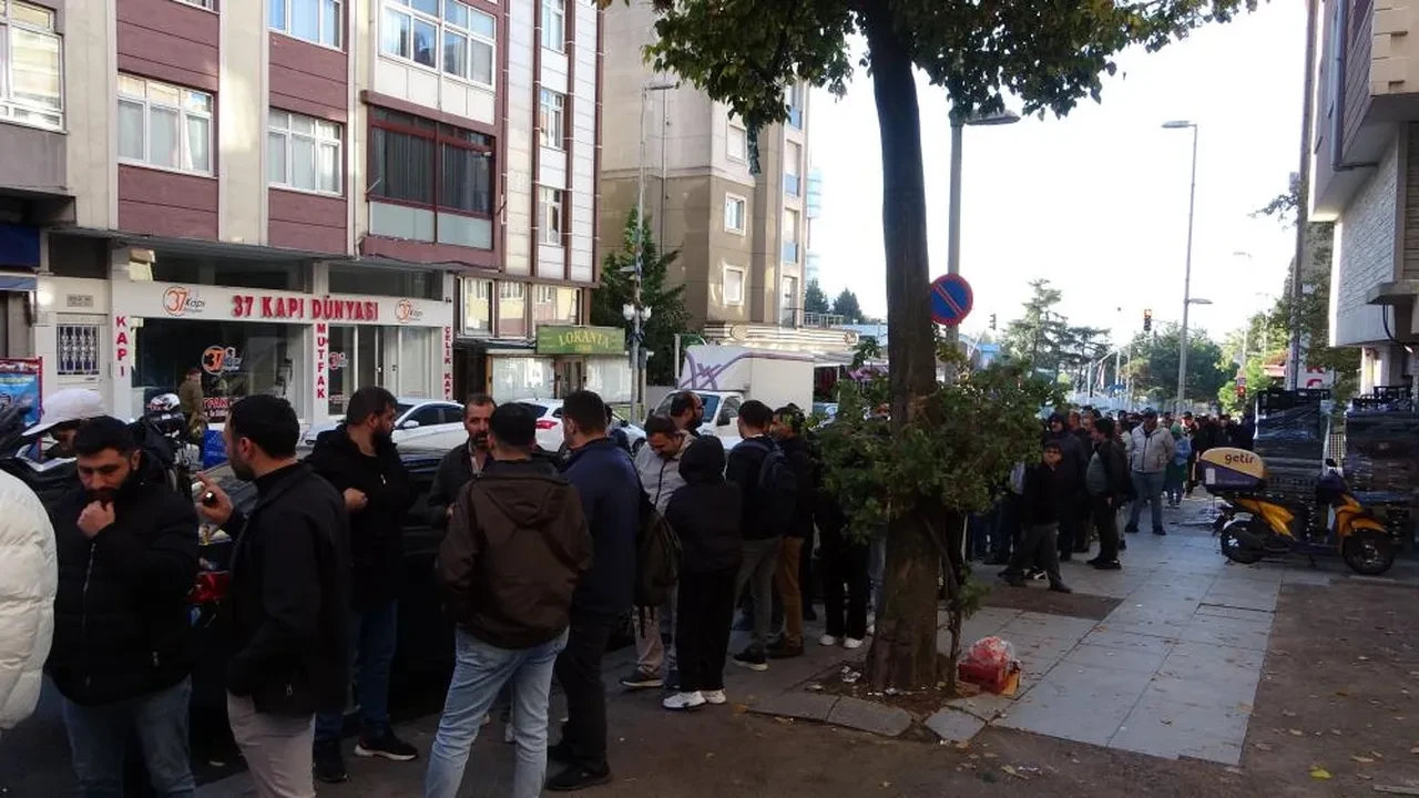 İndirimi duyanlar akın etti! Şehir dışından gelen bile var