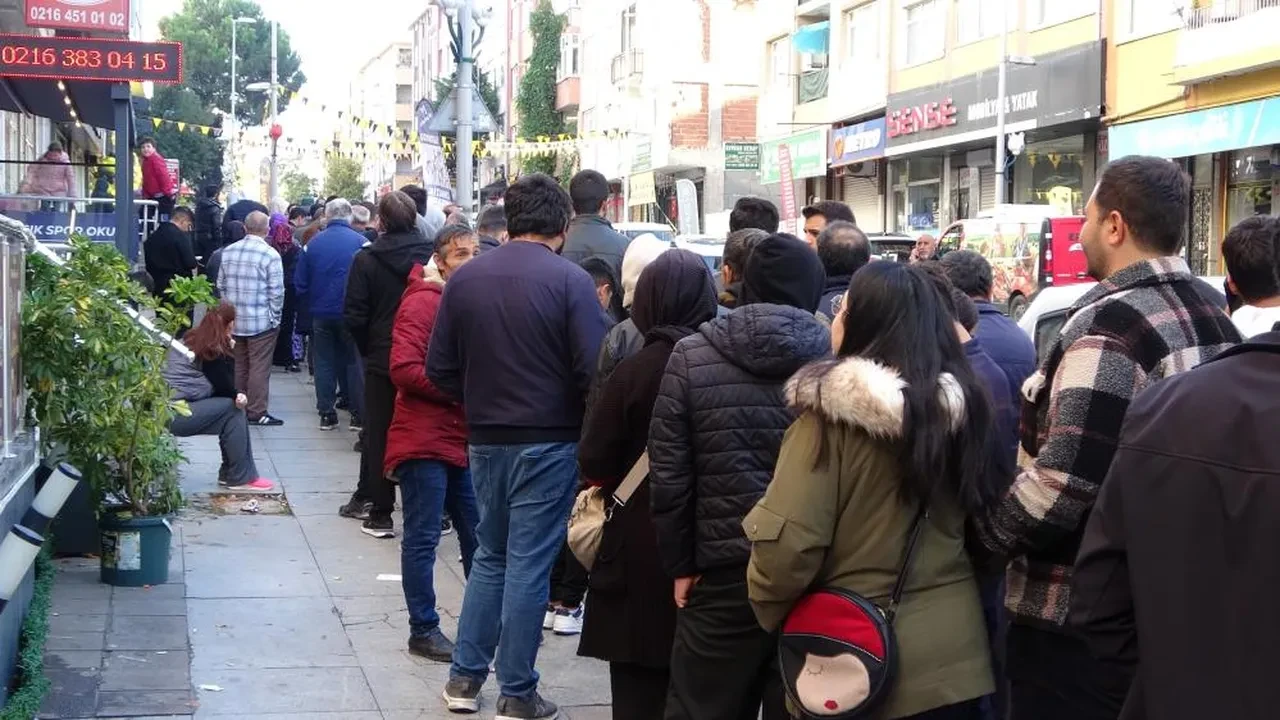 İndirimi duyanlar akın etti! Şehir dışından gelen bile var