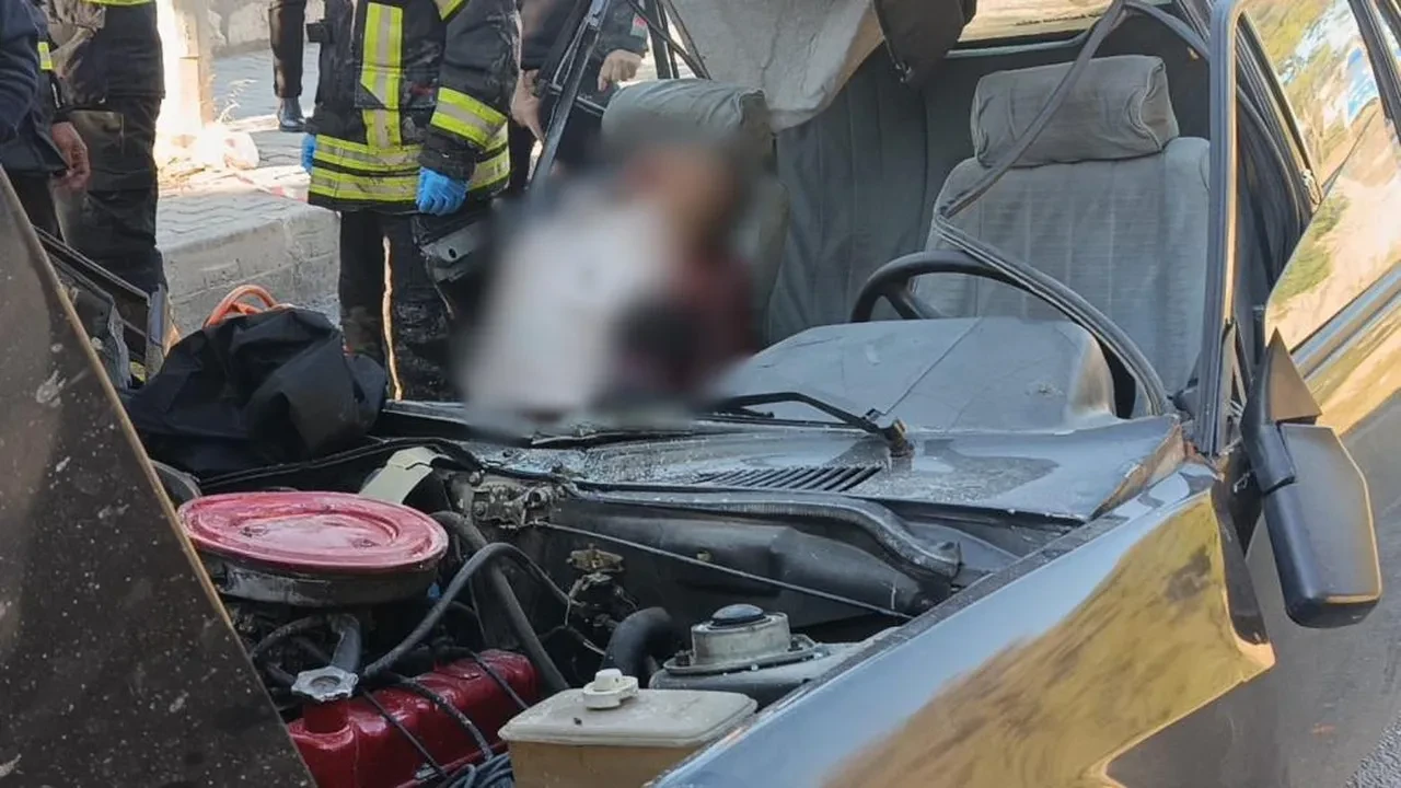 Kamyonete ok gibi saplandı! Görüntüler dehşete düşürdü: Ölü ve yaralılar var