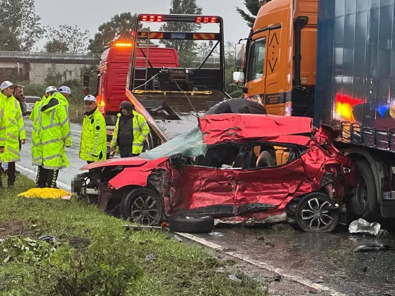 Rize'den geçen Gürcistan tırı 3 kişinin sonu oldu