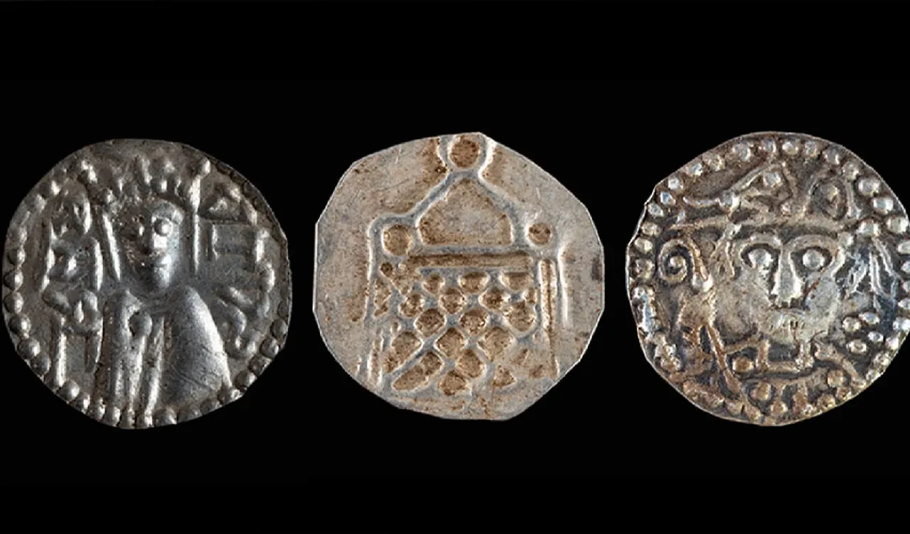 Solucan ararken devasa hazineyi keşfetti! Dev buluntuyu açınca gözlerine inanamadı