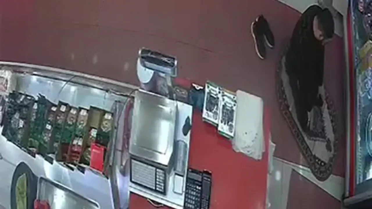 Su şişesi bomba gibi patladı ama namazı bırakmadı!