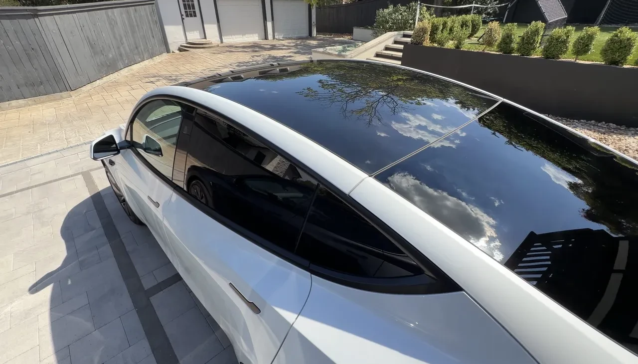 Tesla Model Y Standard'da cam tavan yok: Sebebi belli oldu
