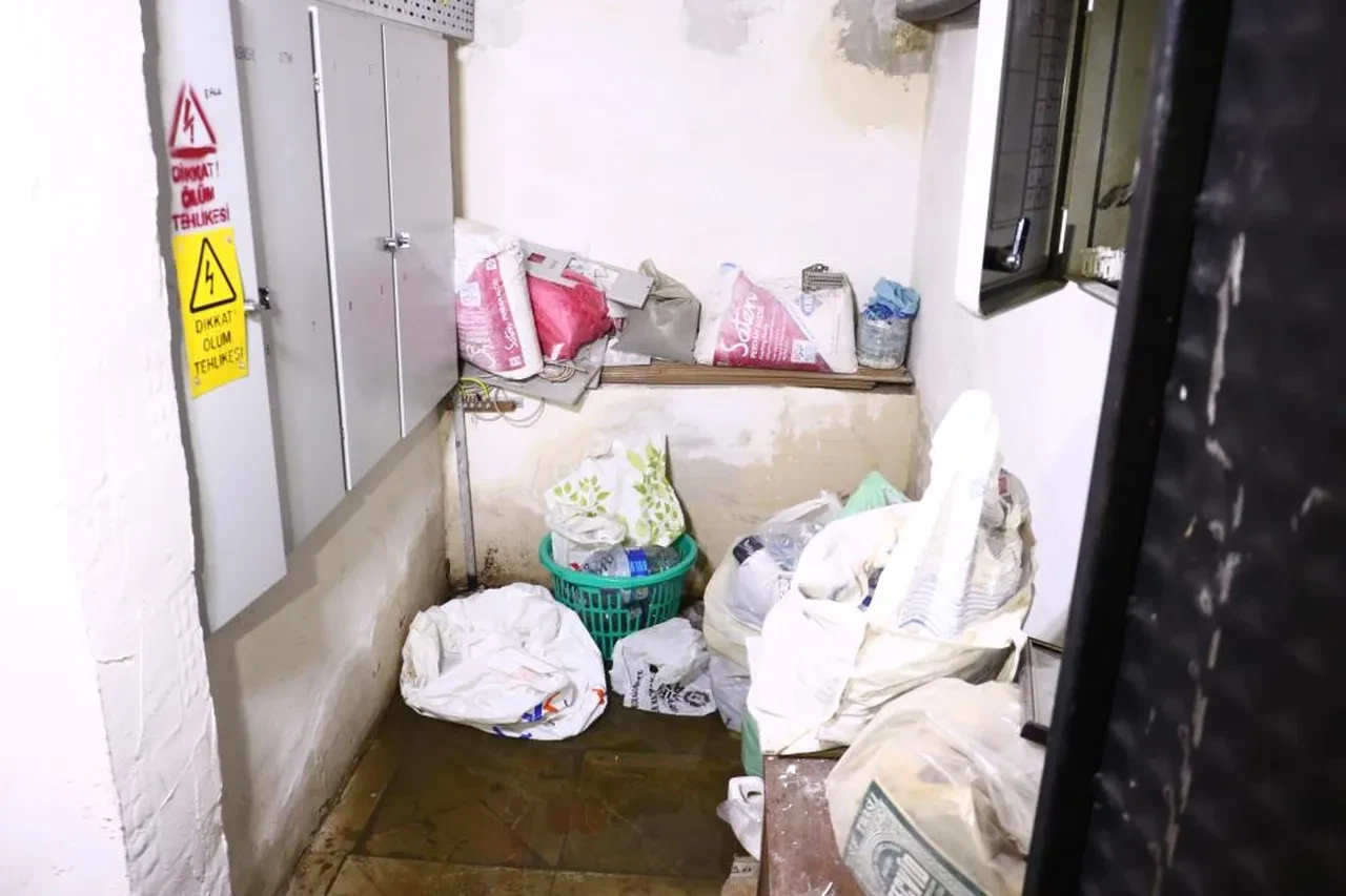 Yağmur yağdı evi pislik doldu! Vatandaştan 'konserli' isyan