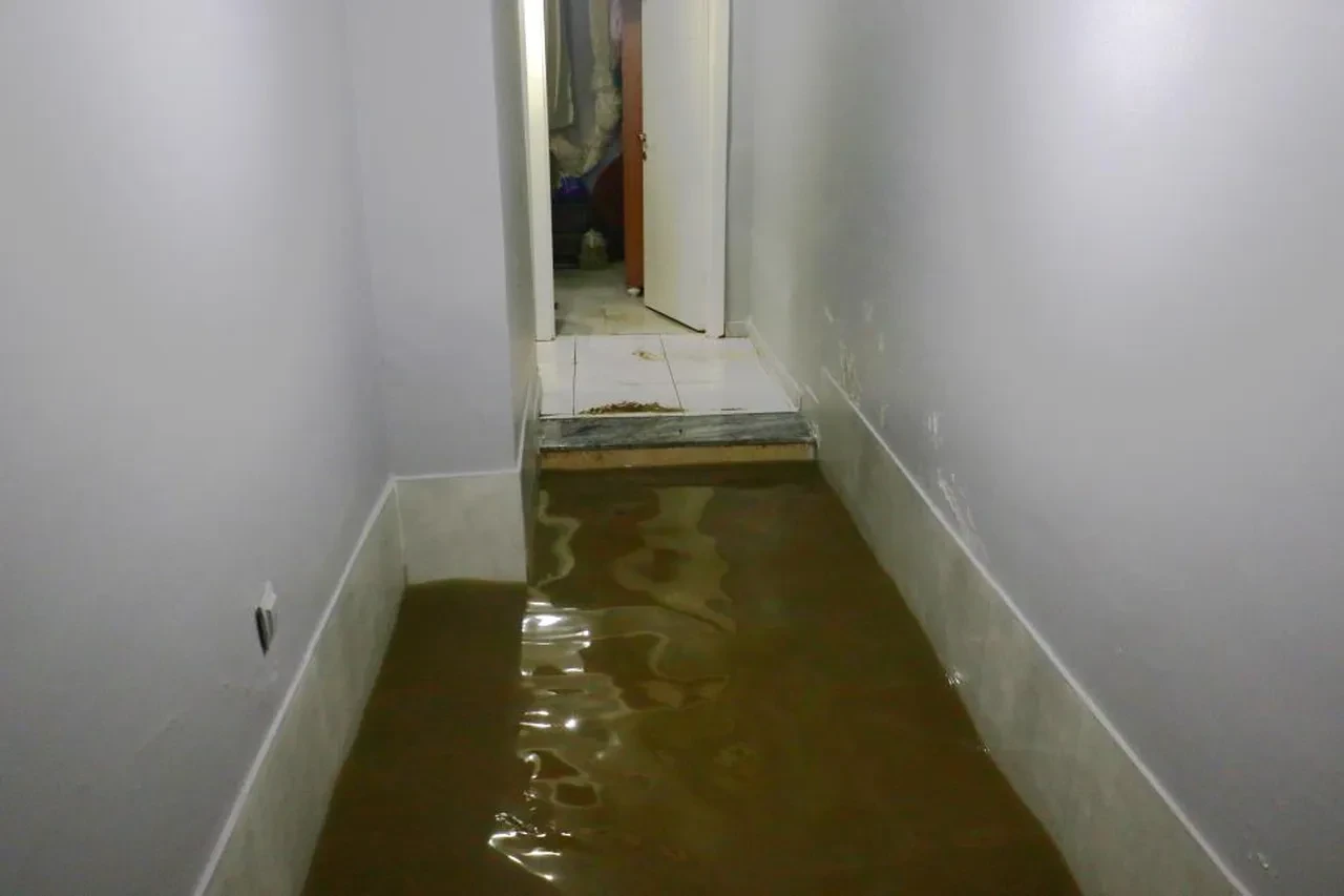 Yağmur yağdı evi pislik doldu! Vatandaştan 'konserli' isyan