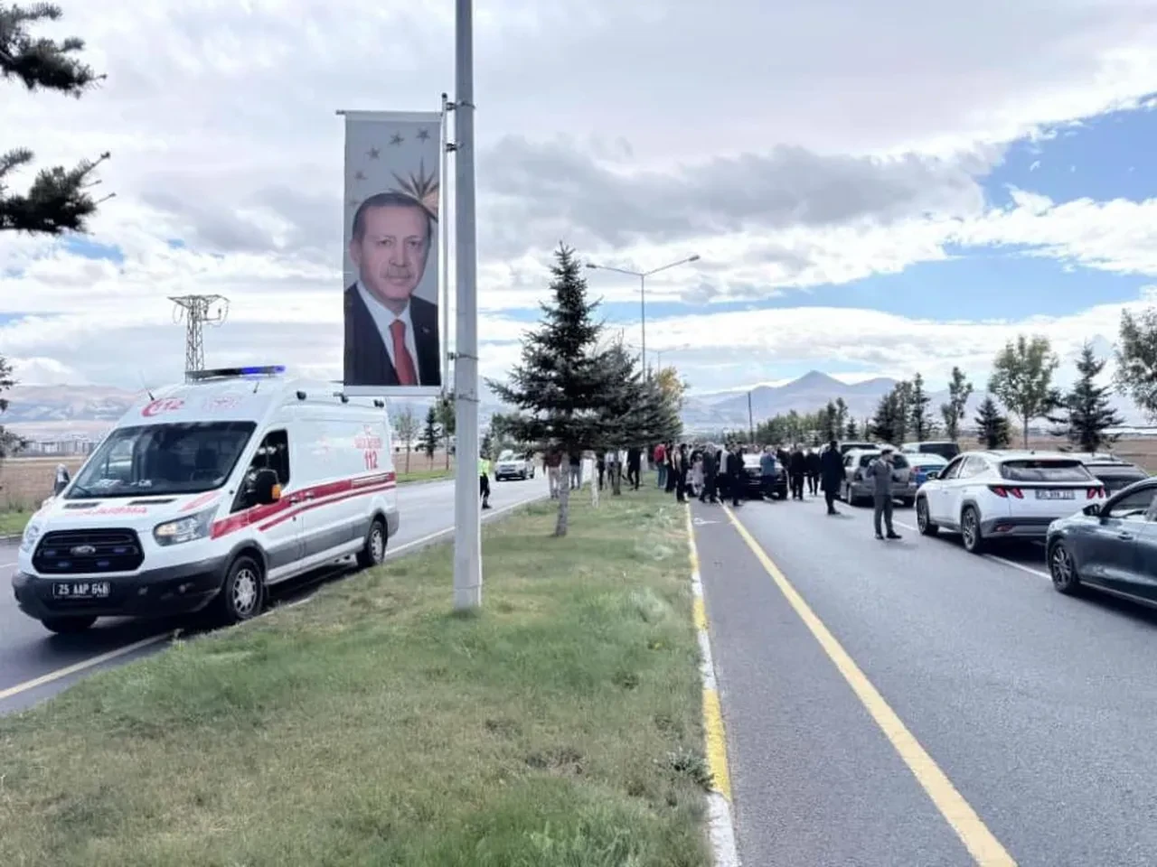 Yavuz Ağıralioğlu'nun konvoyunda kaza! Anahtar Parti araçları birbirine girdi