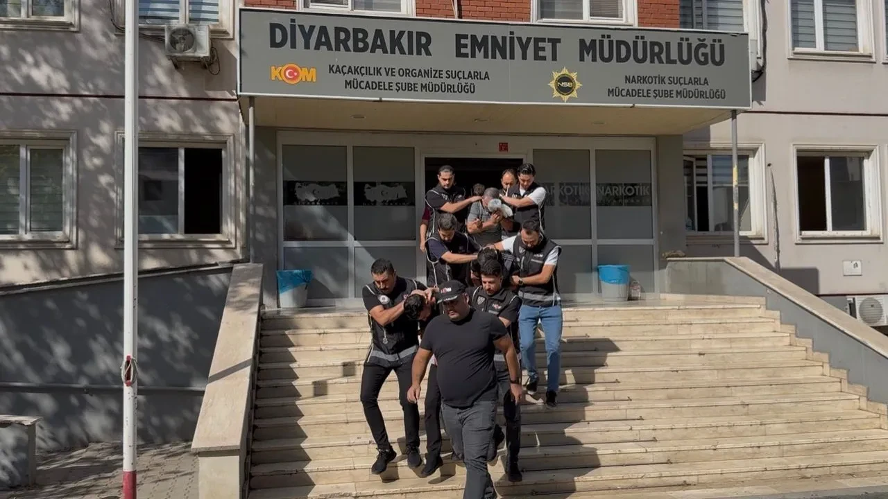 12 ilde silah kaçakçılığı operasyonu: Evden çıkanlar şoke etti 