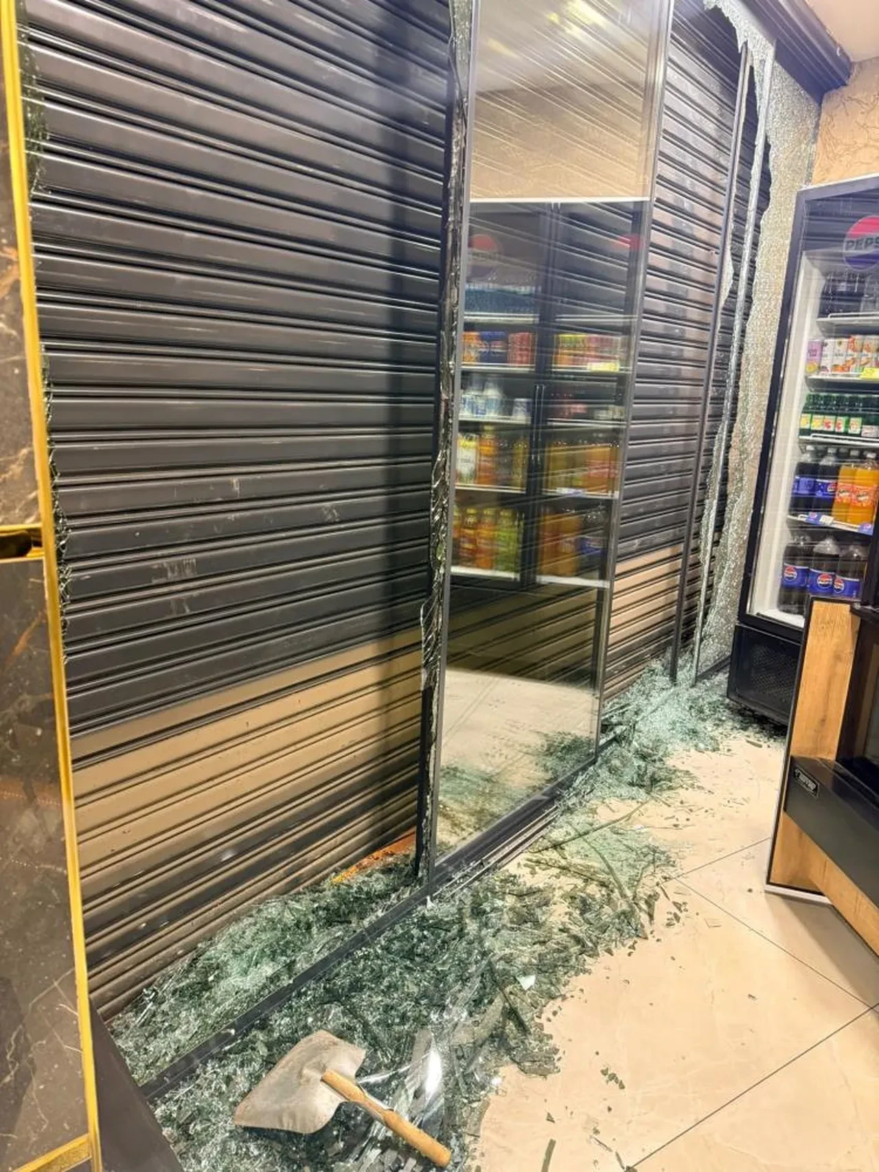 Adana'da esnafından kepek kapattıran isyan! 'El bombası attıracağım' diye tehdit ediyorlar 