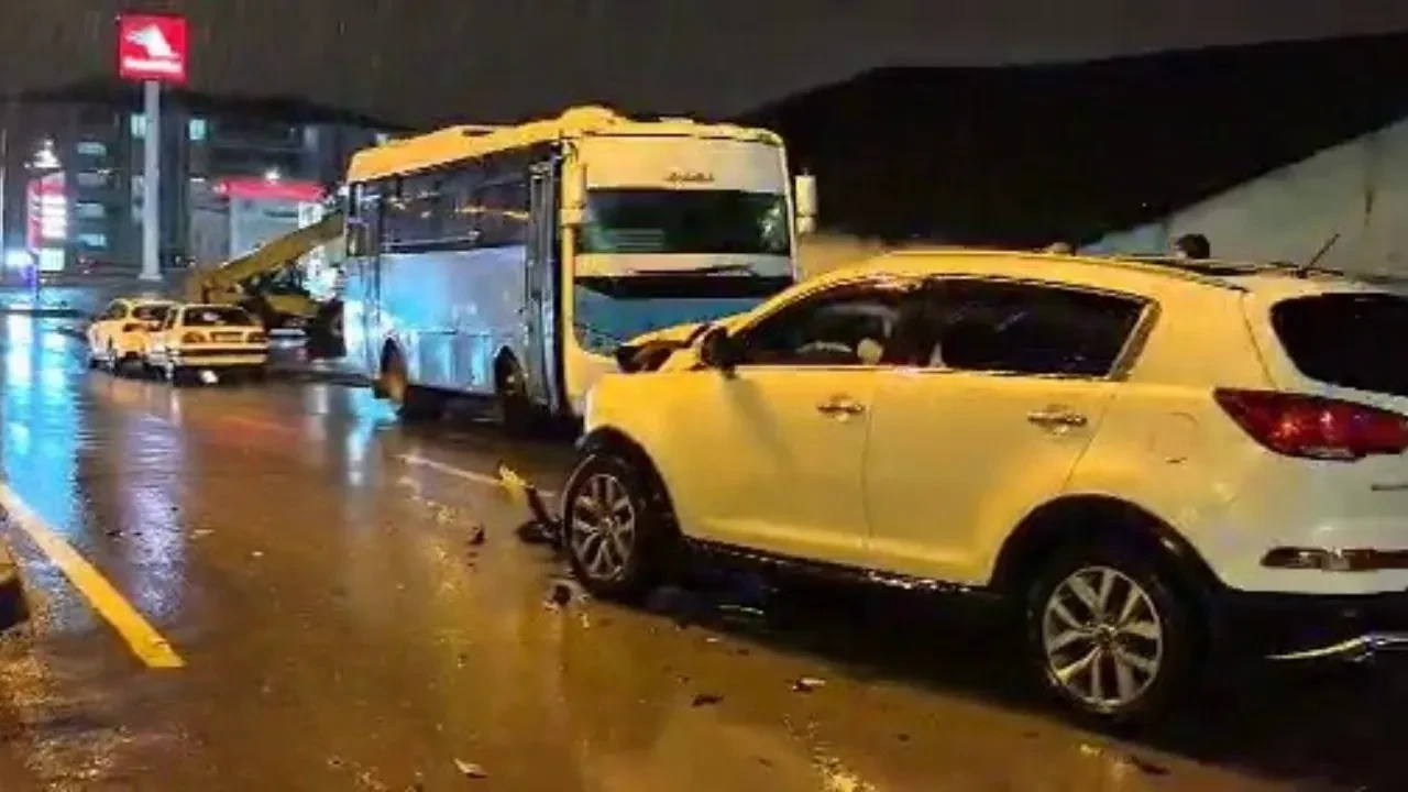 Araç perte çıktı halk otobüsü şoförü kaçtı!