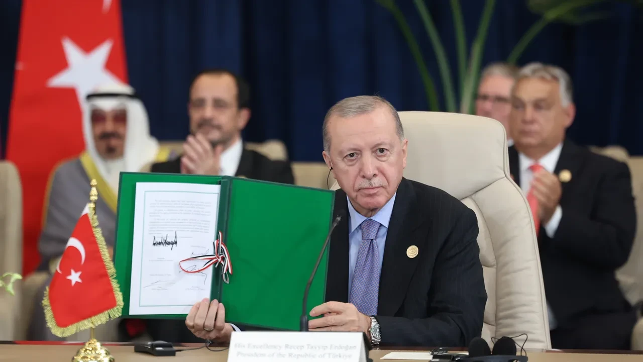 Mısır'daki Barış Zirvesi'nde Gazze için Niyet Belgesi imzalandı! Trump'tan Erdoğan'a övgü