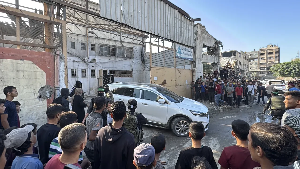 Dünyanın gözü Gazze'de! Hamas rehineleri teslim etti: İsrail Filistinli mahkumları bıraktı