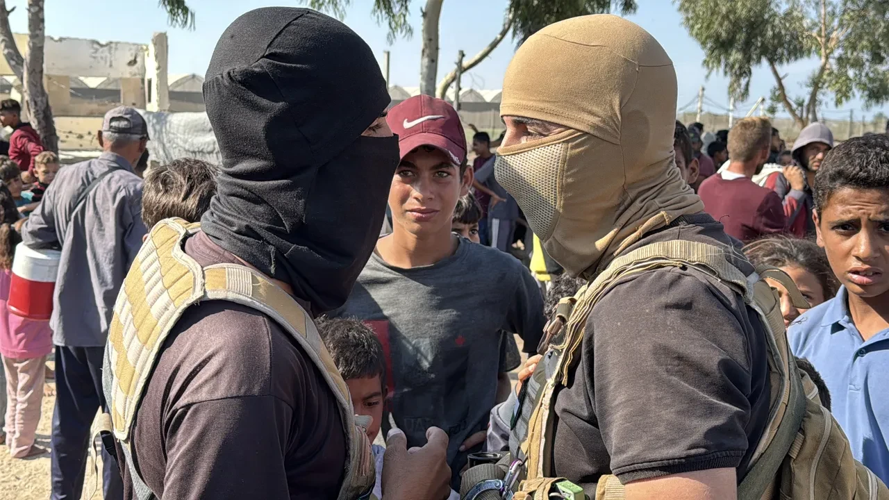 Dünyanın gözü Gazze'de! Hamas rehineleri teslim etti: İsrail Filistinli mahkumları bıraktı