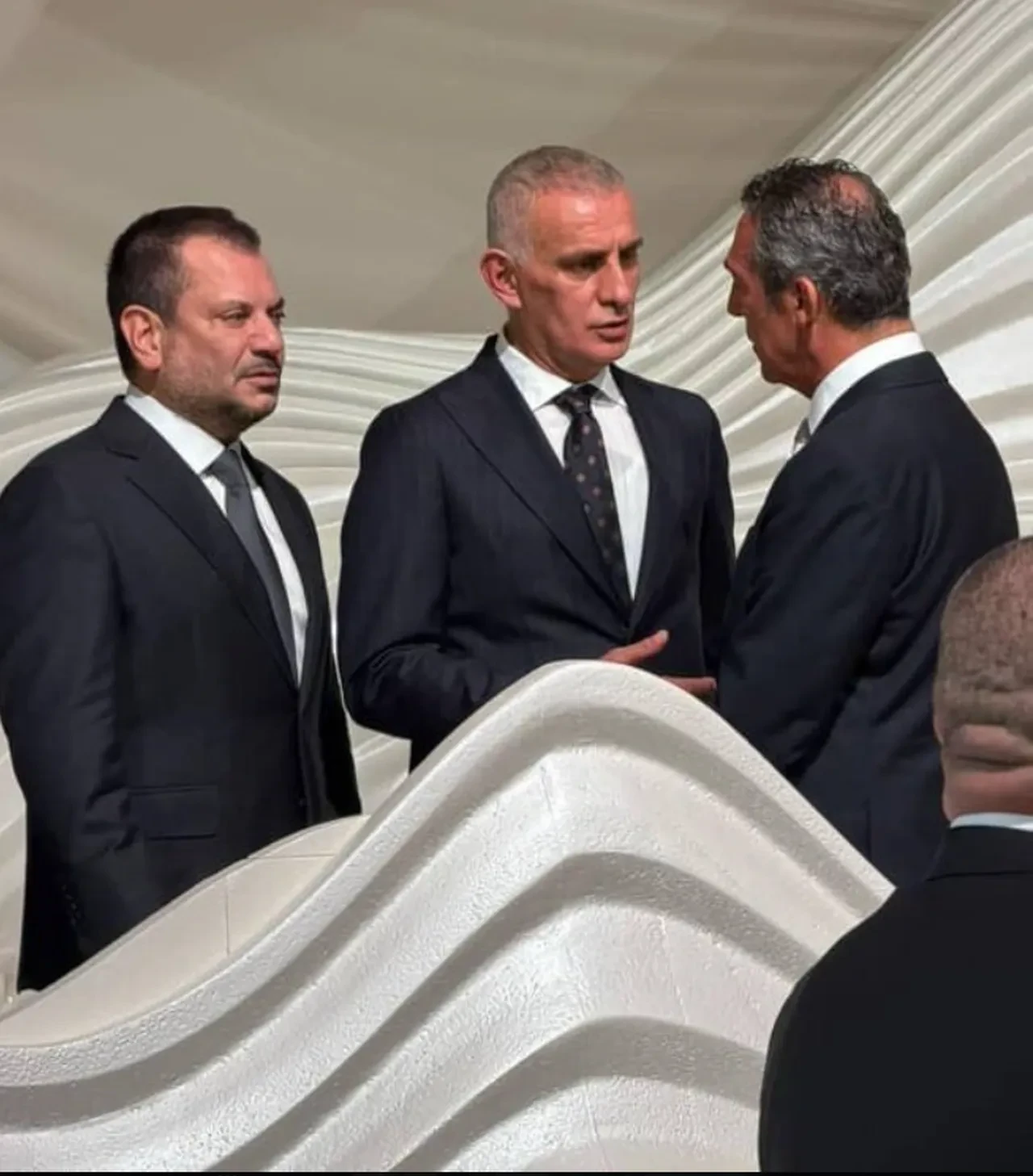 Ecmel Faik Sarıalioğlu’nun oğlu evlendi, geceye yıldız yağdı