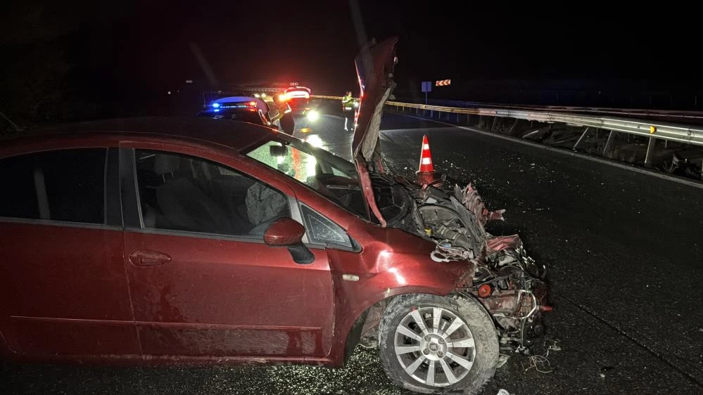 Düzce’de yağmur kazası: Sürücü bariyerlere savruldu!