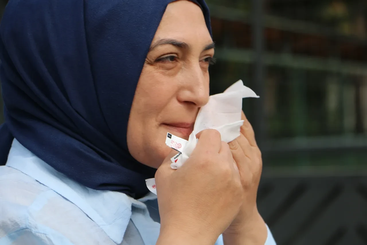 Islak mendil kullandı, hem ceza yazıldı hem de ehliyetine el konuldu! 'Kamera şakası sandım'