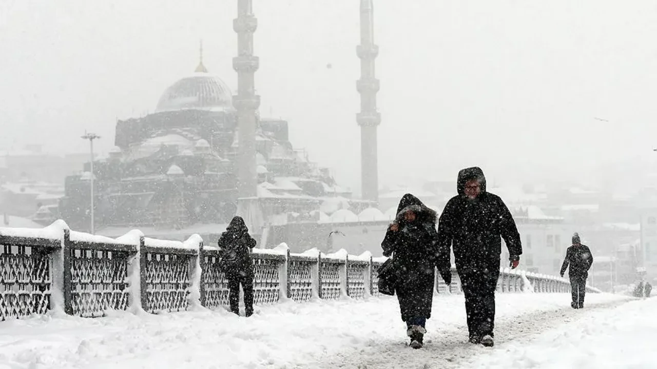 İstanbul'a ne zaman kar yağacak 2025? Kar yağışları kapıda