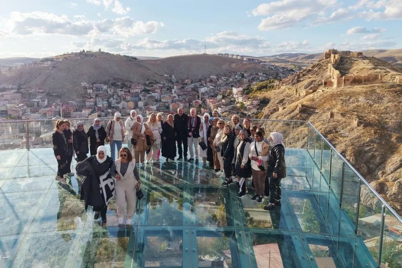 Memleket özlemini bitiren hizmet! 50 kişi ilk kez Bayburt'u gördü