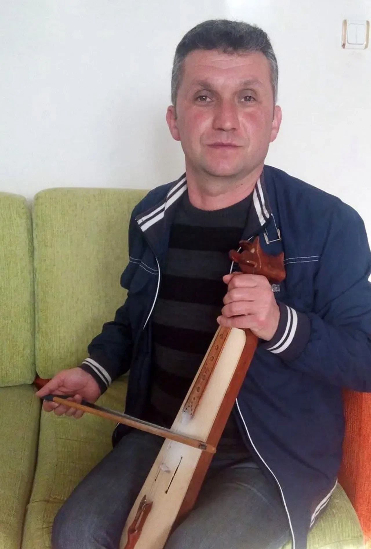 Sahnede kalp krizi geçiren sanatçı toprağa verildi