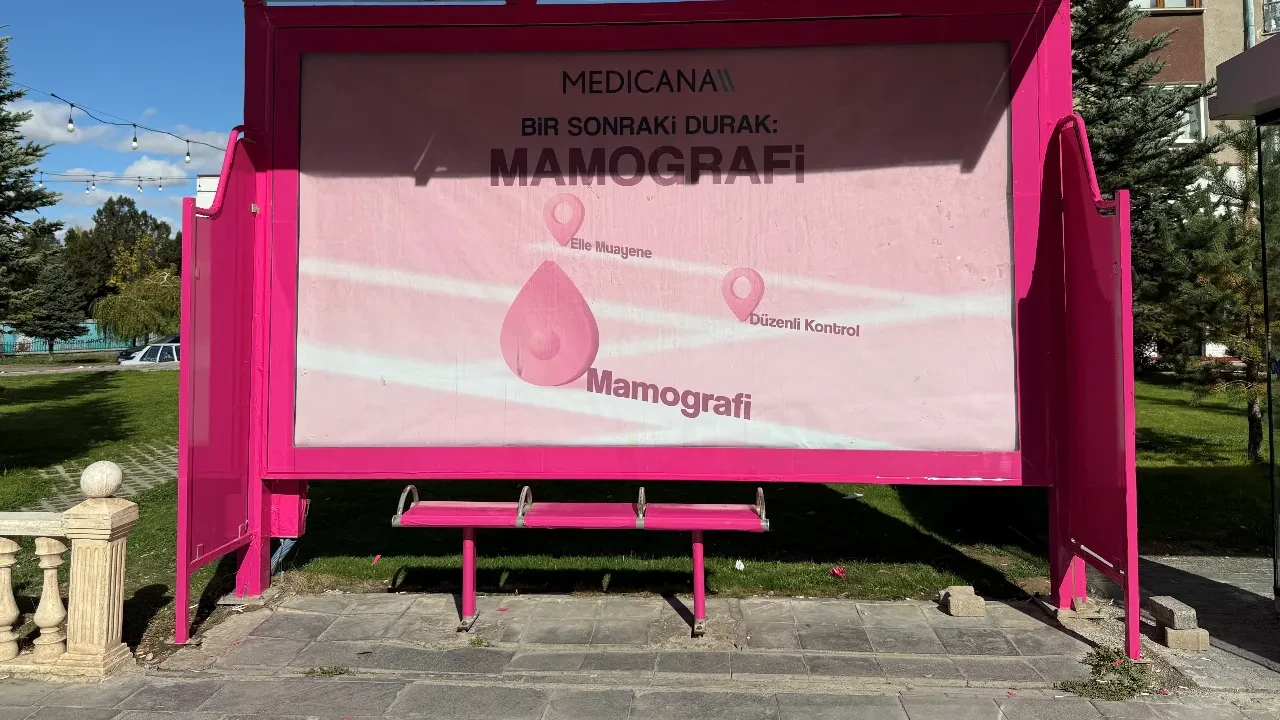 Sivas'ta farkındalık durağı! Pembe durak meme kanseri bilincini aşılıyor