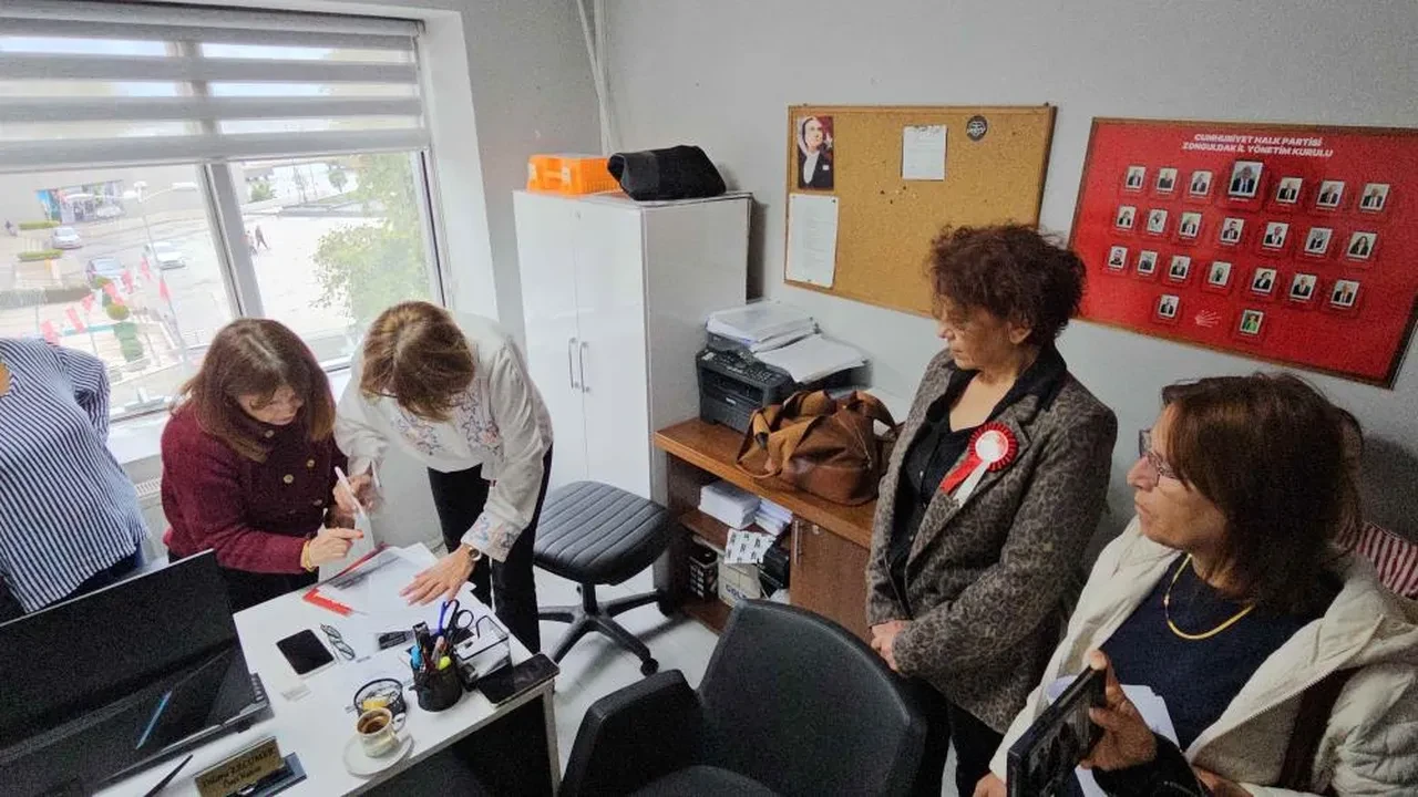 Zonguldak'ta CHP kadın kolları yöneticileri görevlerinden istifa etti