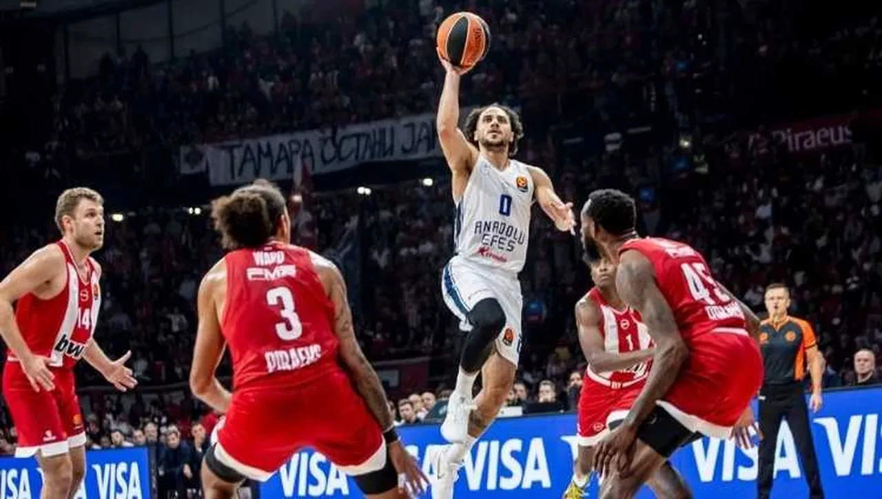 Anadolu Efes Olympiakos maç skoru belli oldu! Atina’da enfes galibiyet