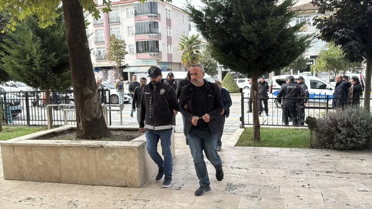 Aylarca takip edildiler! Uluslararası uyuşturucu şebekesine darbe