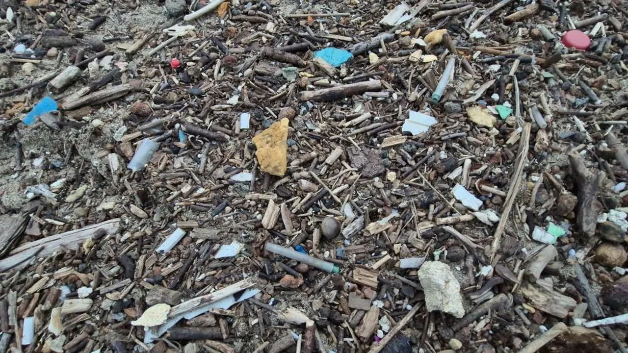 Bartın'da denizin rengi turuncuya döndü! Sahildeki batıkları görenler şaşkına döndü