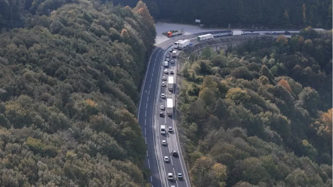 Bolu Dağı Tüneli'nde yapılan çalışmalar trafiği artırdı: Uzun kuyruklar oluştu