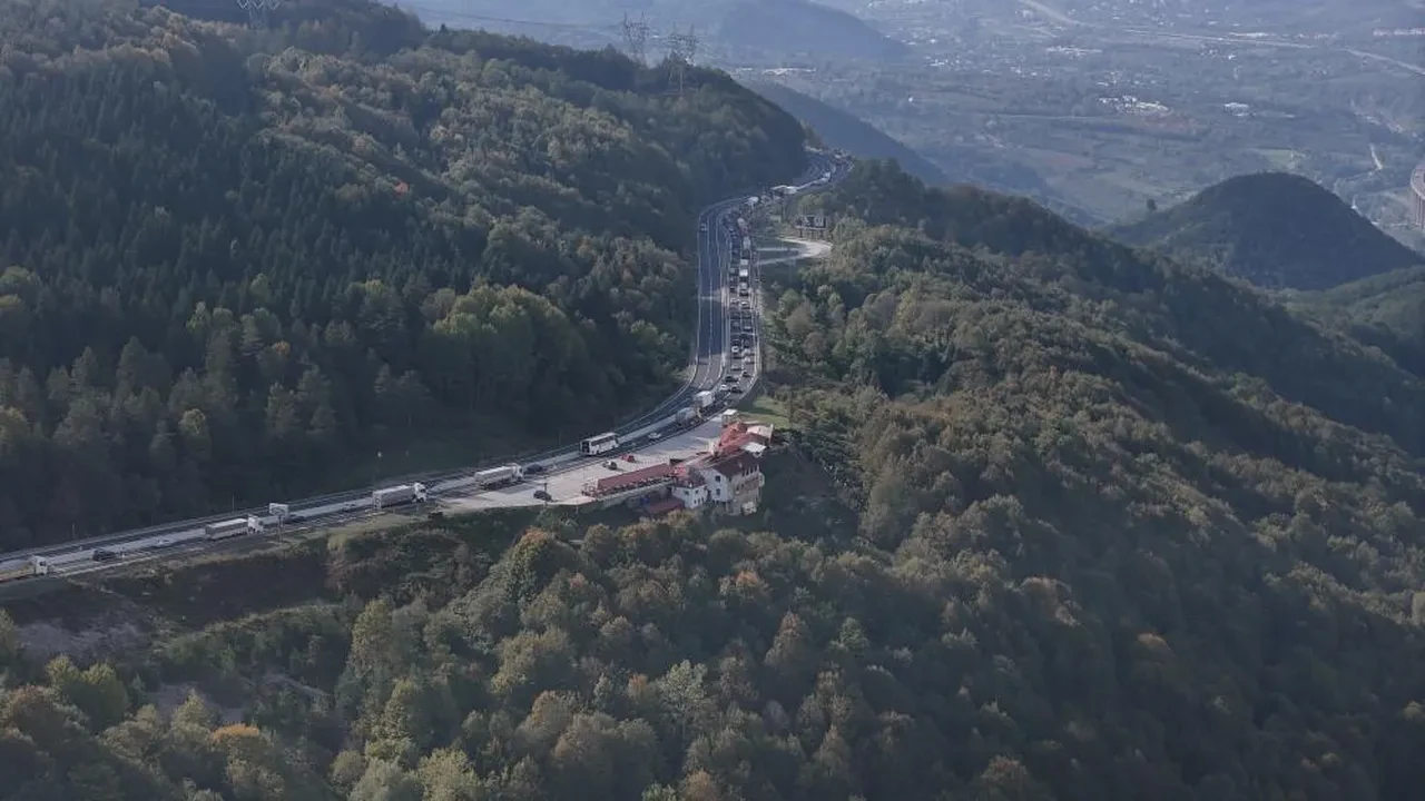Bolu Dağı Tüneli'nde yapılan çalışmalar trafiği artırdı: Uzun kuyruklar oluştu