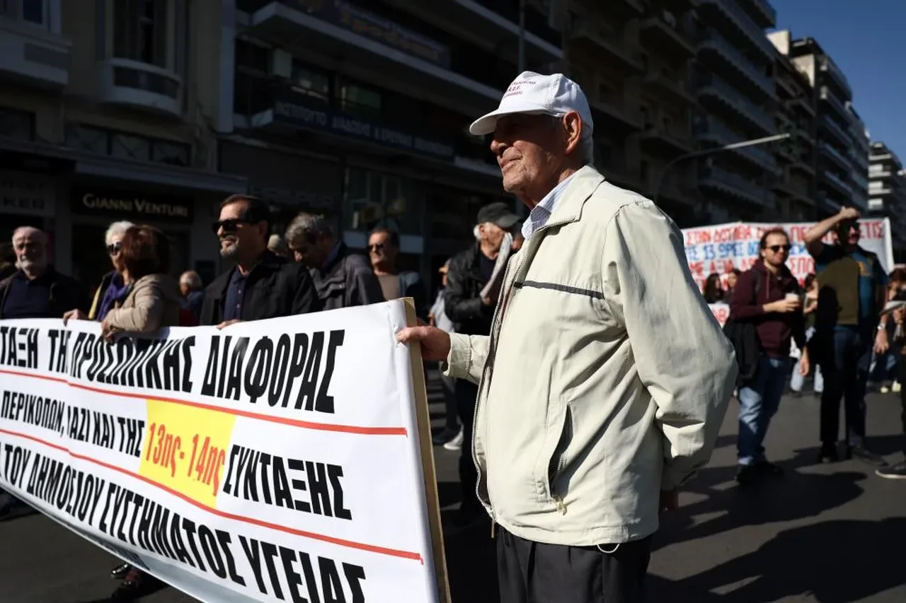 Çalışma saatlerini artıran yasa tasarısı Yunanistan halkını sokağa döktü