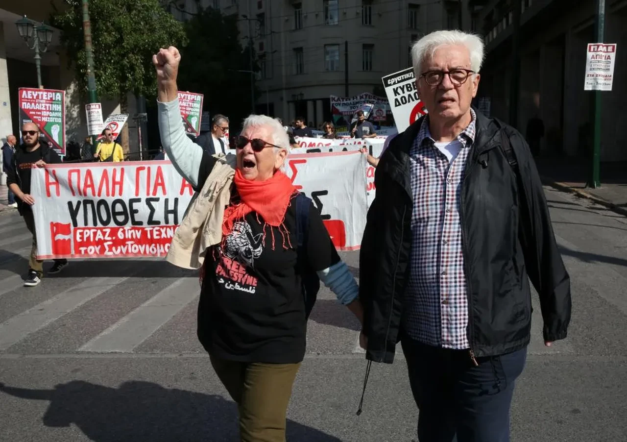 Çalışma saatlerini artıran yasa tasarısı Yunanistan halkını sokağa döktü