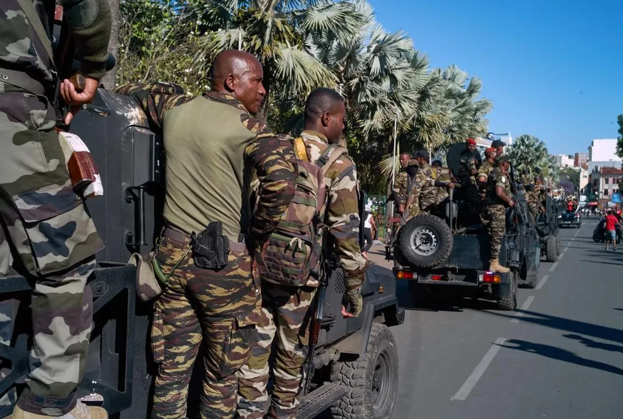 Cumhurbaşkanı ülkeden kaçtı, Madagaskar'da ordu yönetime el koydu