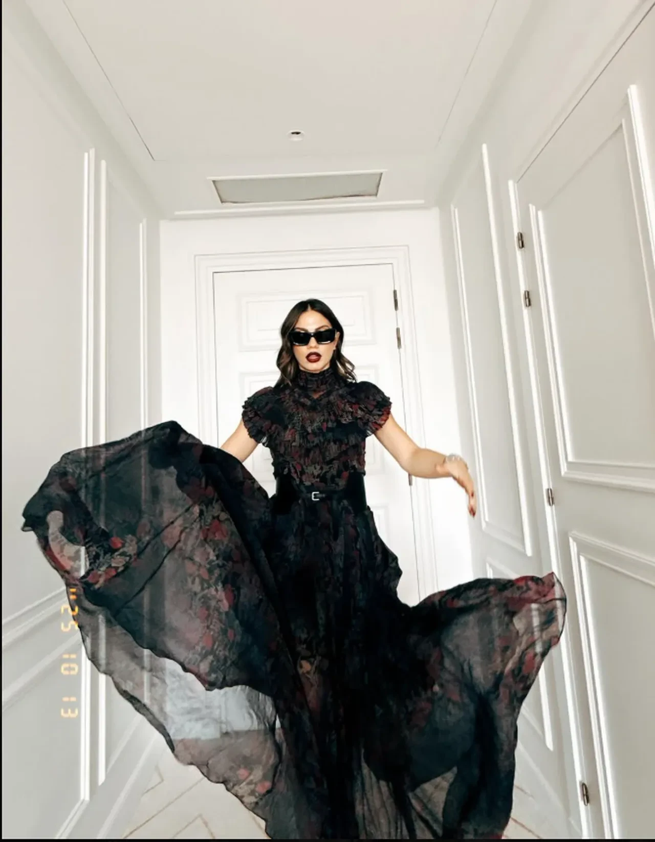 Demet Özdemir'in Cannes kombinin fiyatı dudak uçuklattı 