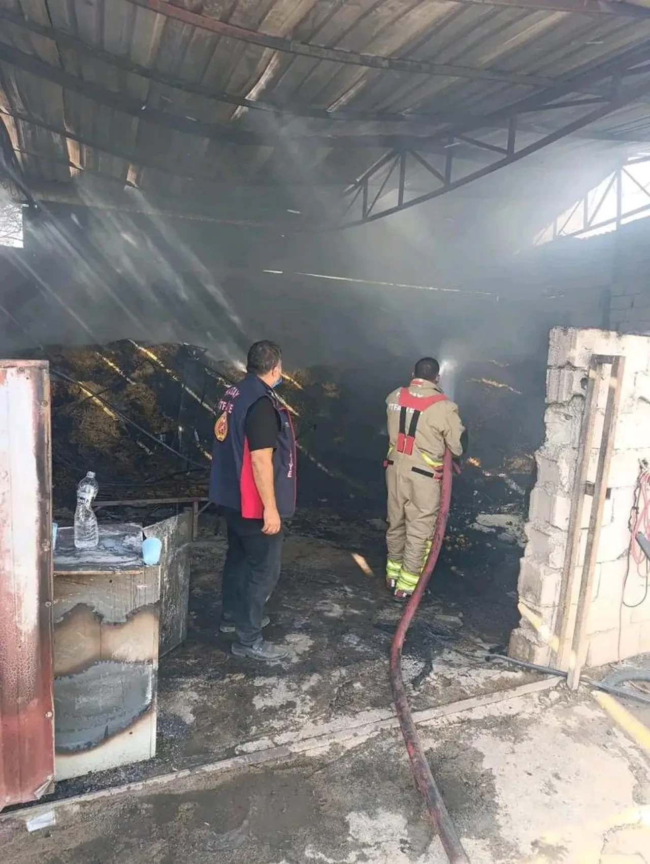 Depremzede aile ikinci kez felaketi yaşadı! Yangında emekleri kül oldu