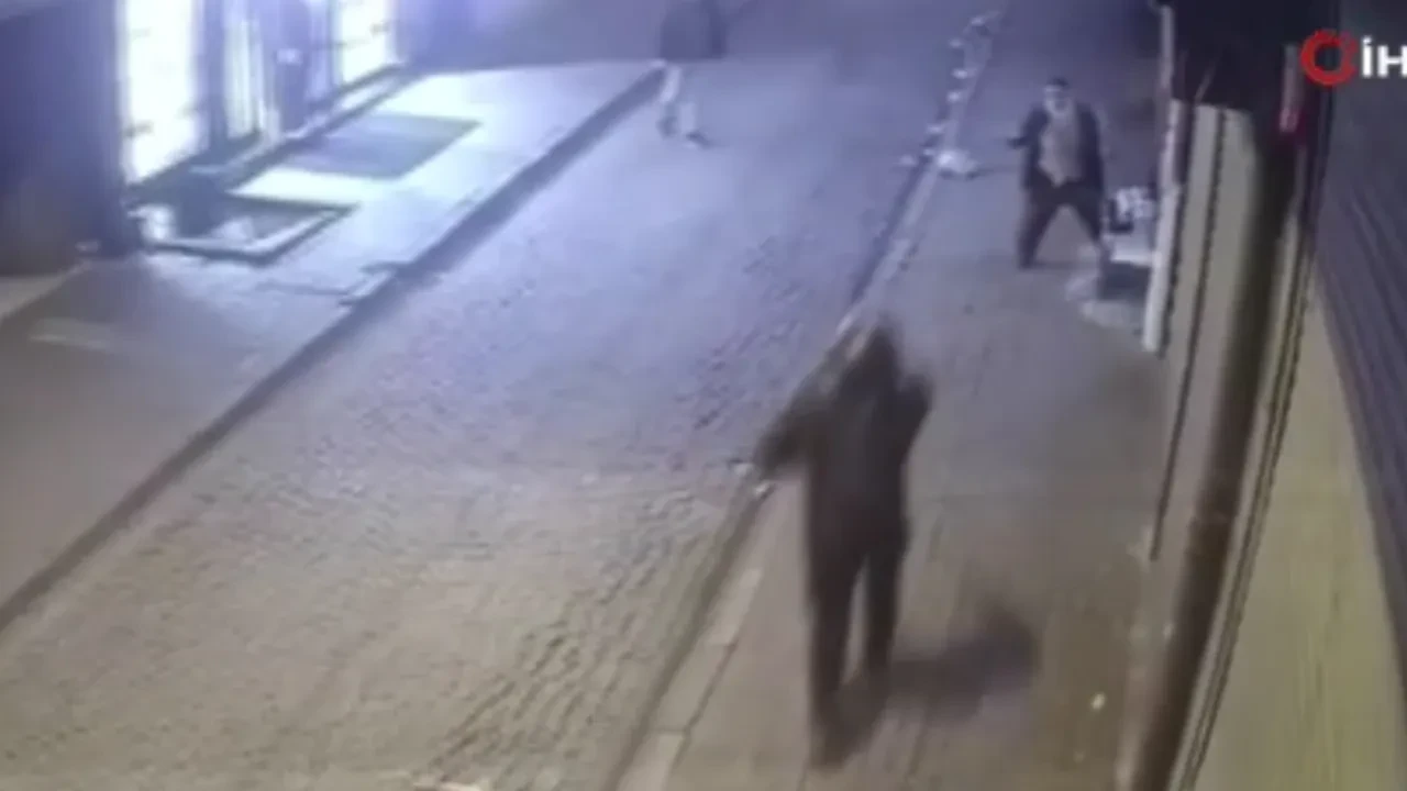 Hem şuçlu, hem güçlü! Aşırı hız uyarısı yapan yaşlı adamı öldüresiye dövdü 
