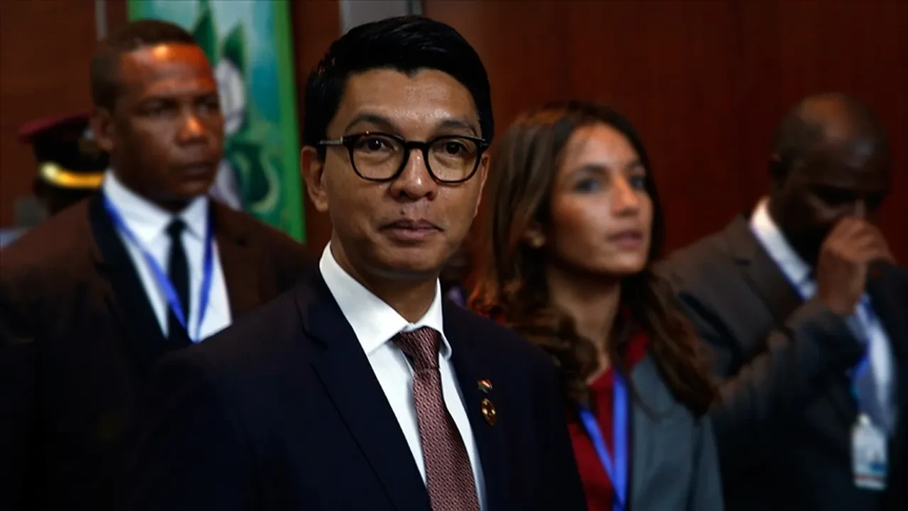 Madagaskar Cumhurbaşkanı Andry Rajoelina ülkesinden kaçtı! Sığındığı ülke dikkat çekti