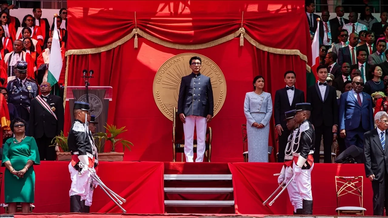 Madagaskar Cumhurbaşkanı Andry Rajoelina ülkesinden kaçtı! Sığındığı ülke dikkat çekti