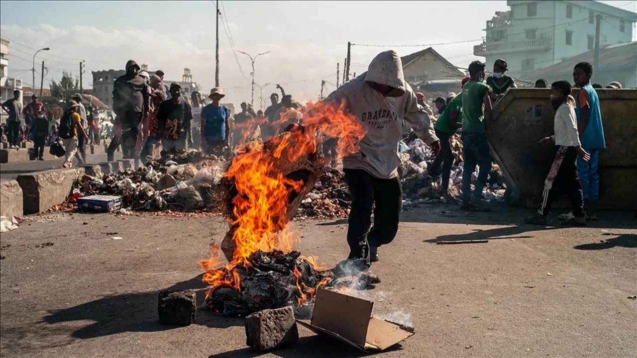 Madagaskar Cumhurbaşkanı Andry Rajoelina ülkesinden kaçtı! Sığındığı ülke dikkat çekti